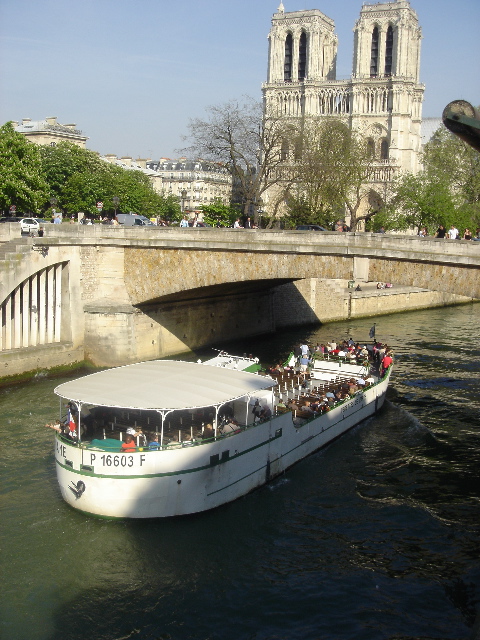 bateau-mouche.JPG