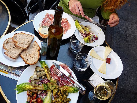 7)  da Rosa in the Latin Quarter is a tiny Spanish épicerie and deli which offers Spanish hams and cheese, simple salads, and a handpicked selection wines from Spain, France and Italy.  On a sunny day, try to grab a table on the terrace, and after your meal don't forget to check out the intriguing selection of wine, vinegars, condiments and spices for sale. Address:  62, rue de Seine 75006 Paris